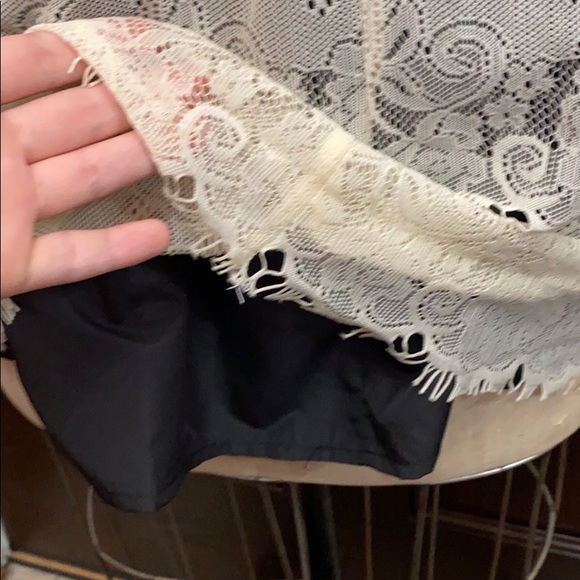 WHITE LACE SKIRT - Picture 2 of 5